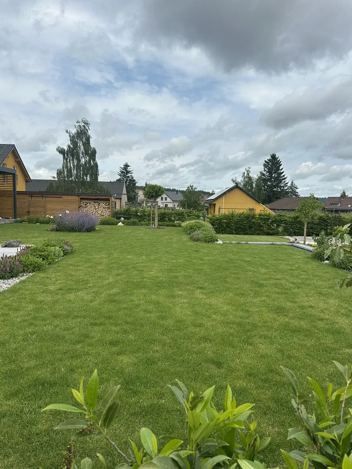 Realizace nové zahrady o rozloze přibližně 1 000 m²